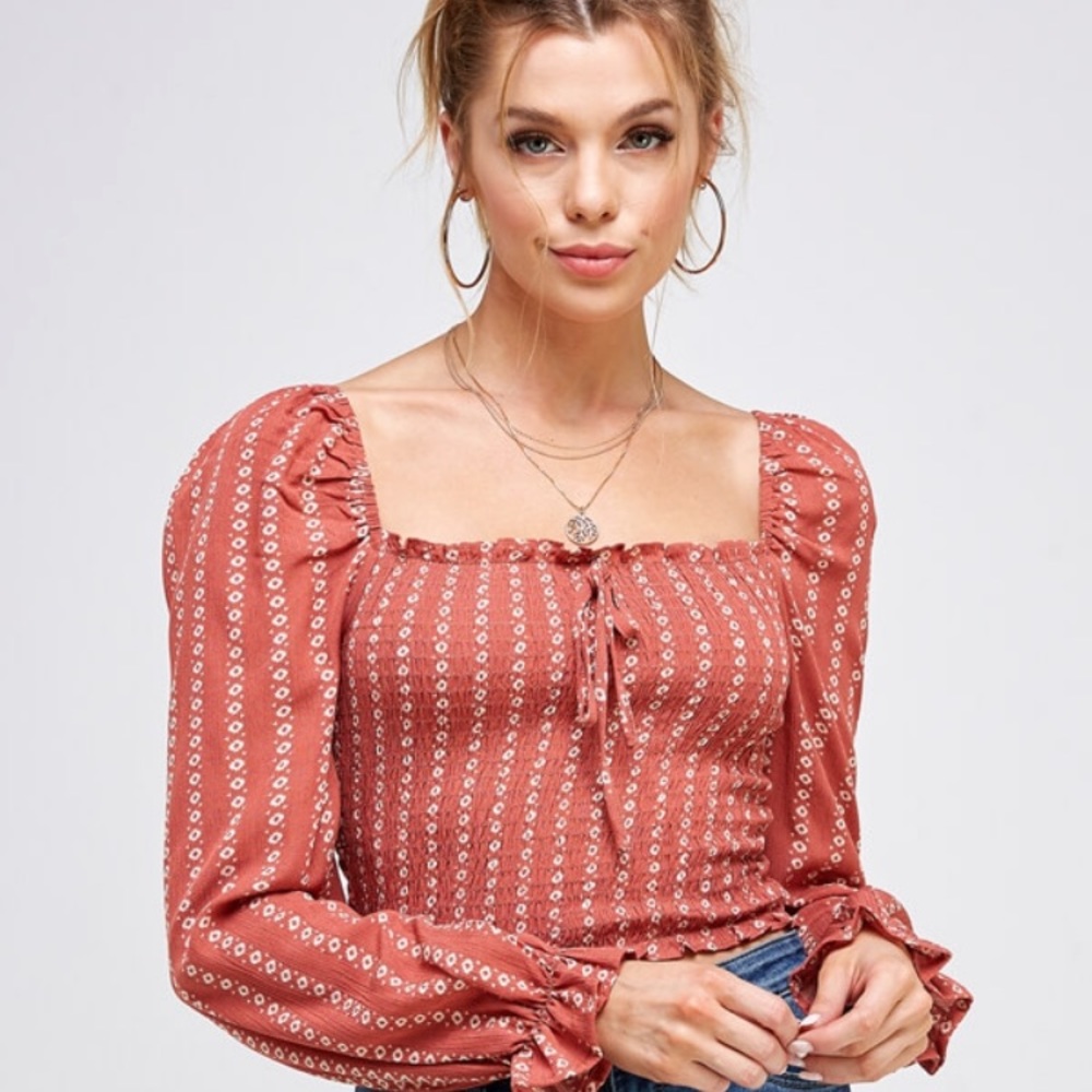 New Boutique off the shoulder smocked crop top - Picture 5 of 8